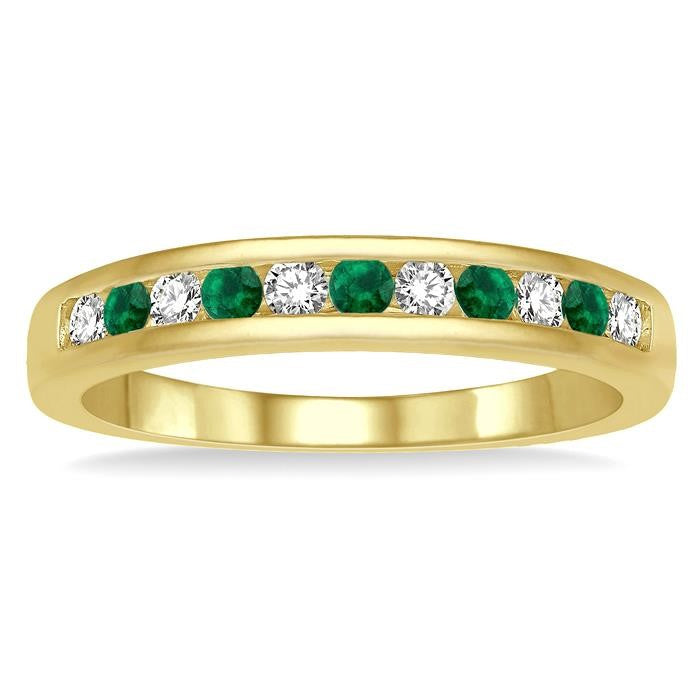 2 MM Emerald and 1/5 Ctw Round Cut Diamond Precious Wedding Band in 14K Yellow Gold