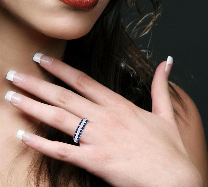 1/2 Ctw Round Cut Diamond Center and 2.4MM Sapphire Border Precious Band in 14K White Gold