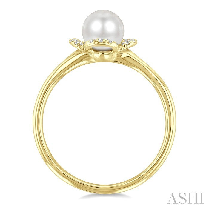 6 MM Cultured Pearl and 1/10 Ctw Round Cut Diamond Clover Petite Fashion Ring in 10K Yellow Gold