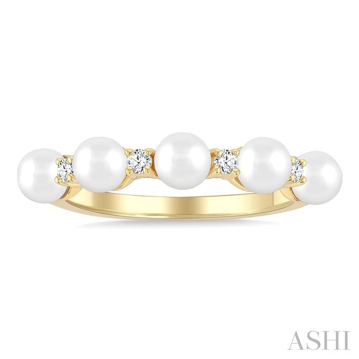 4MM Cultured Pearl and 1/6 Ctw Round Cut Diamond Fashion Ring in 14K Yellow Gold