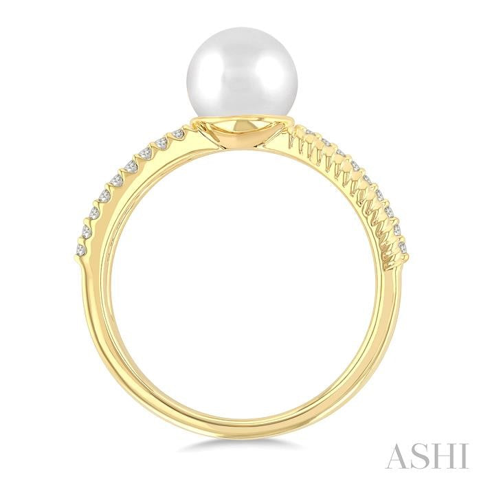 7MM Cultured Pearl and 1/10 Ctw Round Cut Diamond Criss Cross Fashion Ring in 10K Yellow Gold