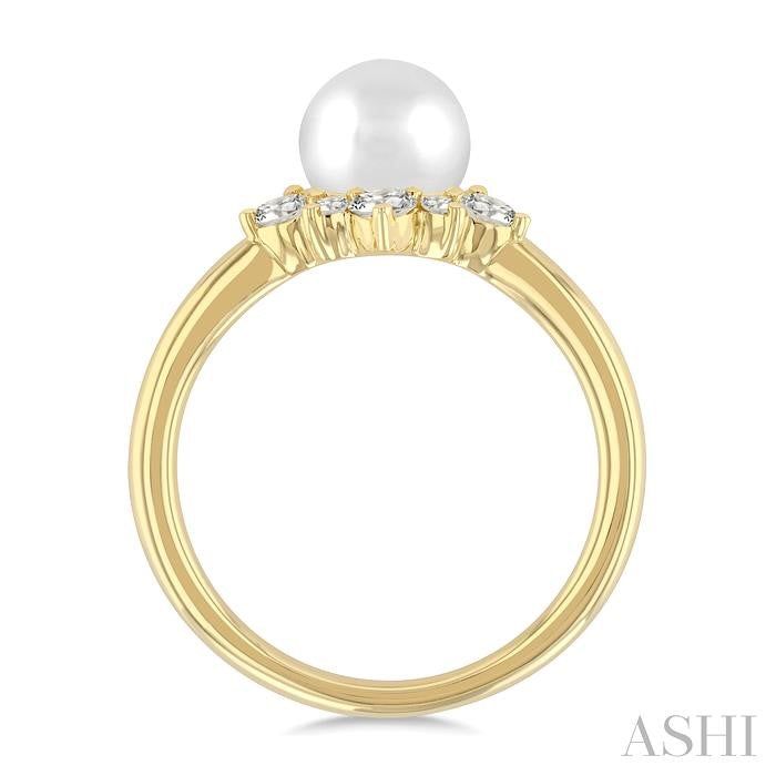7MM Cultured Pearl and 1/4 Ctw Round Cut Diamond Fashion Ring in 10K Yellow Gold