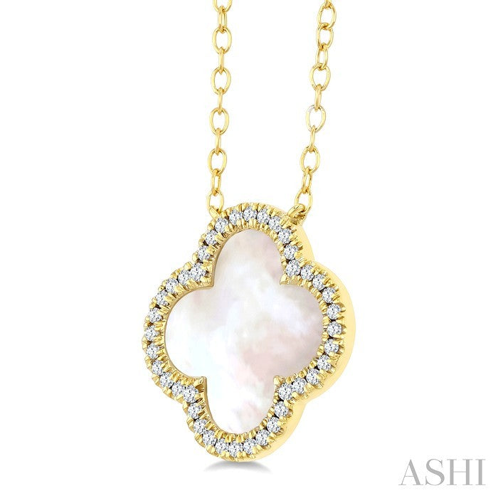 12 MM Mother of Pearl and 1/6 Ctw Round Cut Diamond Clover Halo Pendant With Chain in 14K Yellow Gold
