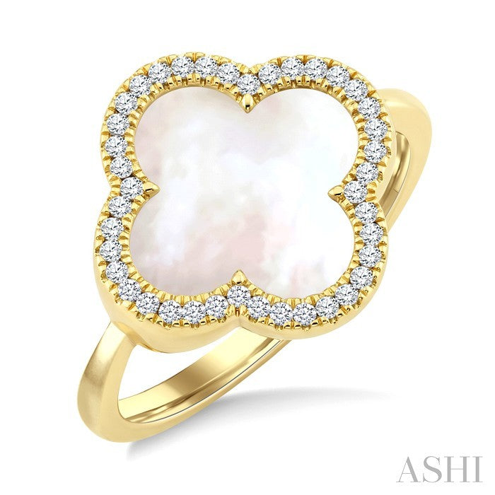12 MM Mother of Pearl and 1/6 Ctw Round Cut Diamond Clover Halo Ring in 14K Yellow Gold