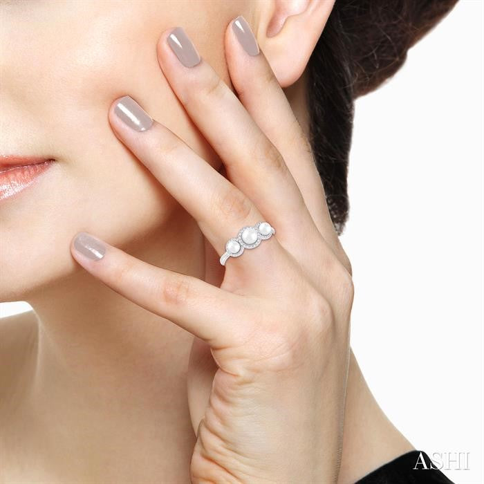 1/6 Ctw Past, Present & Future 4MM & 5MM Cultured Pearl and Round Cut Diamond Halo Ring in 14K White Gold