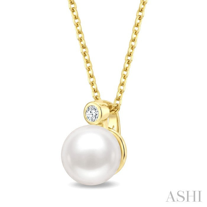 7 MM White Cultured Pearl and 1/20 Ctw Round Cut Diamond Pendant With Chain in 10K Yellow Gold