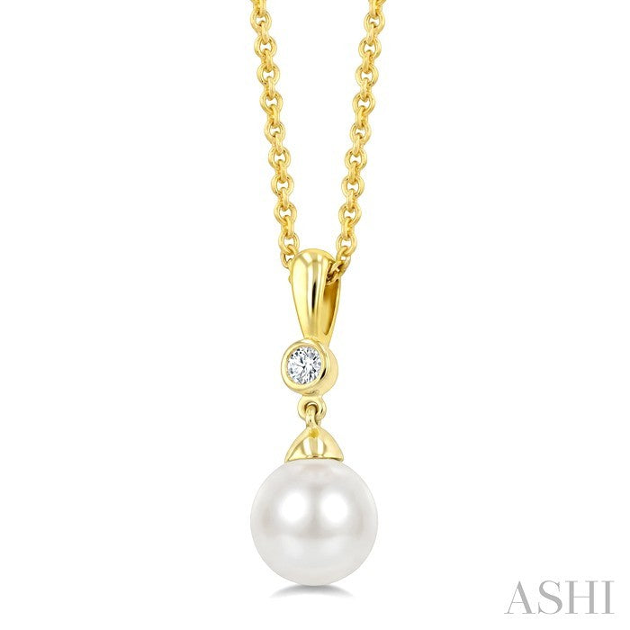 7 MM White Cultured Pearl and 1/20 Ctw Round Cut Diamond Pendant With Chain in 10K Yellow Gold