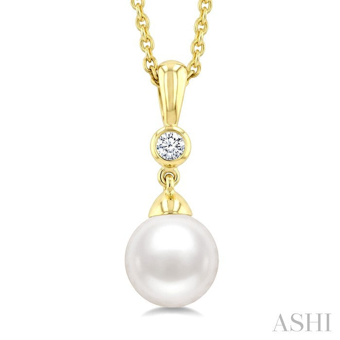 7 MM White Cultured Pearl and 1/20 Ctw Round Cut Diamond Pendant With Chain in 10K Yellow Gold