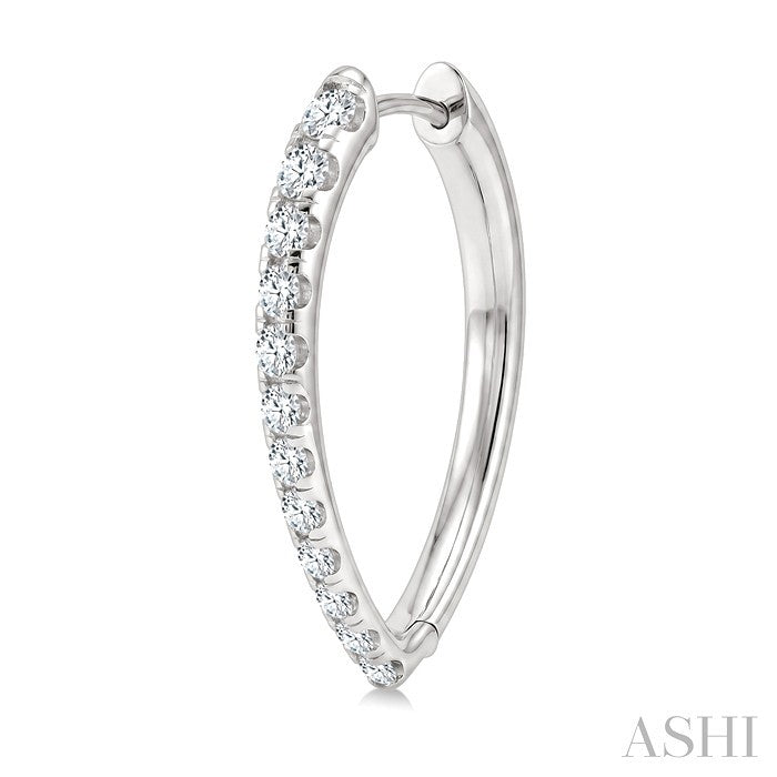 1 1/2 Ctw Round Cut Diamond Chevron Hoop Earrings in 14K White Gold