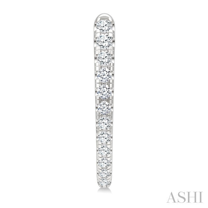 3/4 Ctw Round Cut Diamond Chevron Hoop Earrings in 14K White Gold