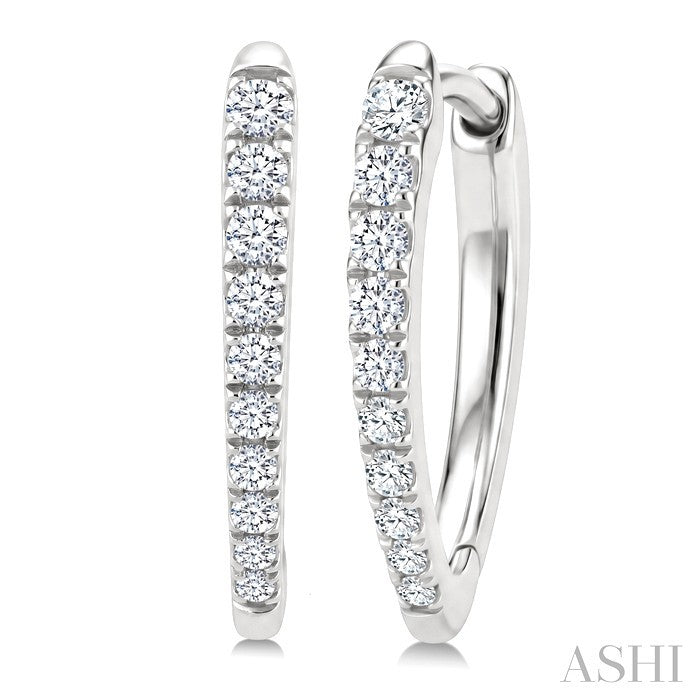 1/4 Ctw Round Cut Diamond Chevron Hoop Earrings in 14K White Gold
