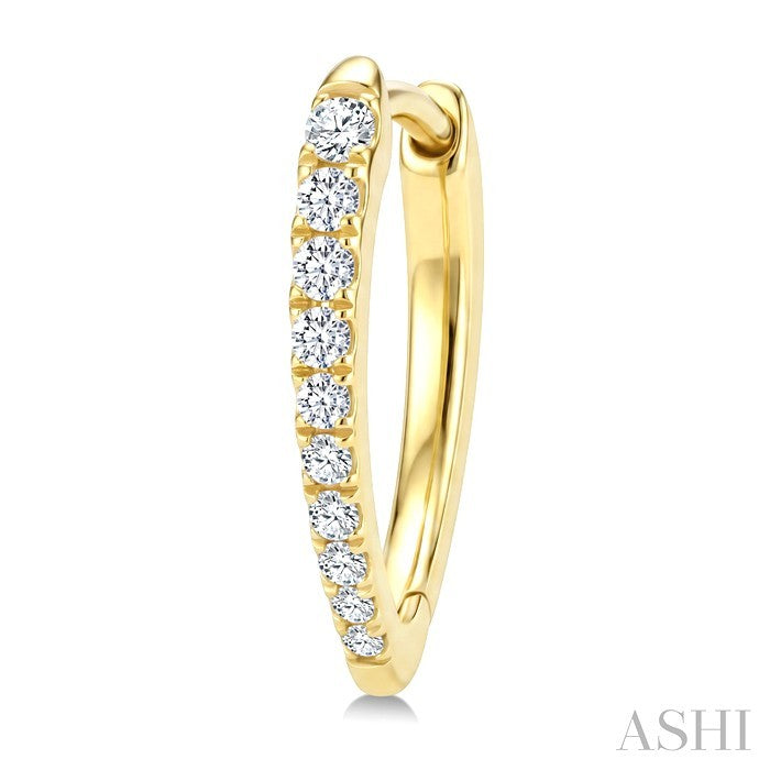 1/4 Ctw Round Cut Diamond Chevron Hoop Earrings in 14K Yellow Gold