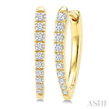 1/4 Ctw Round Cut Diamond Chevron Hoop Earrings in 14K Yellow Gold