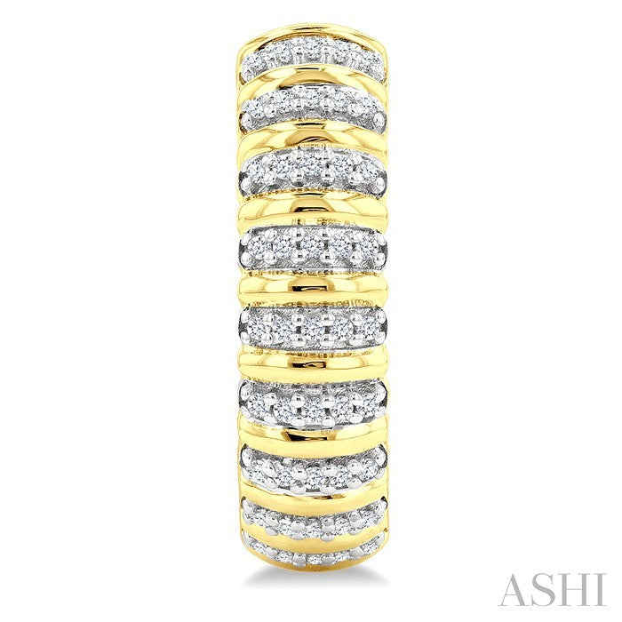 1/4 Ctw Ribbed Round Cut Diamond Pirouette Half Hoop Earrings in 14K Yellow Gold