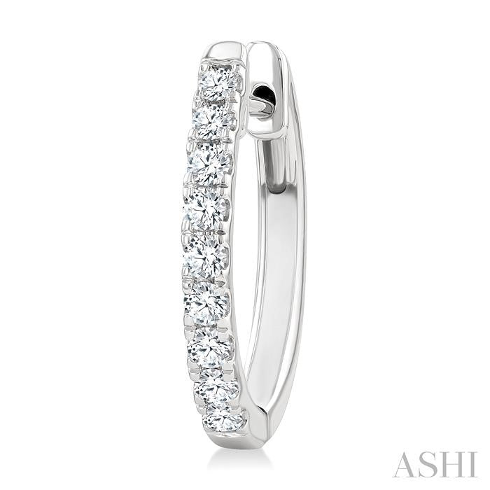 1/2 Ctw Round Cut Diamond Hoop Earrings in 14K White gold