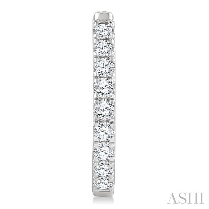 1/2 Ctw Round Cut Diamond Hoop Earrings in 14K White gold