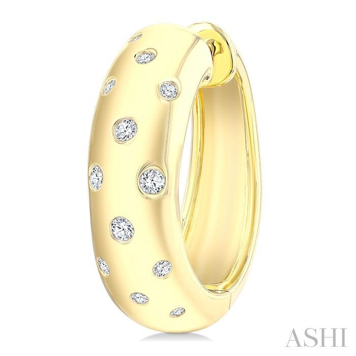 1/4 Ctw Mosaic Flush Set Round Cut Diamond Fashion Hoop Earrings in 10K Yellow Gold