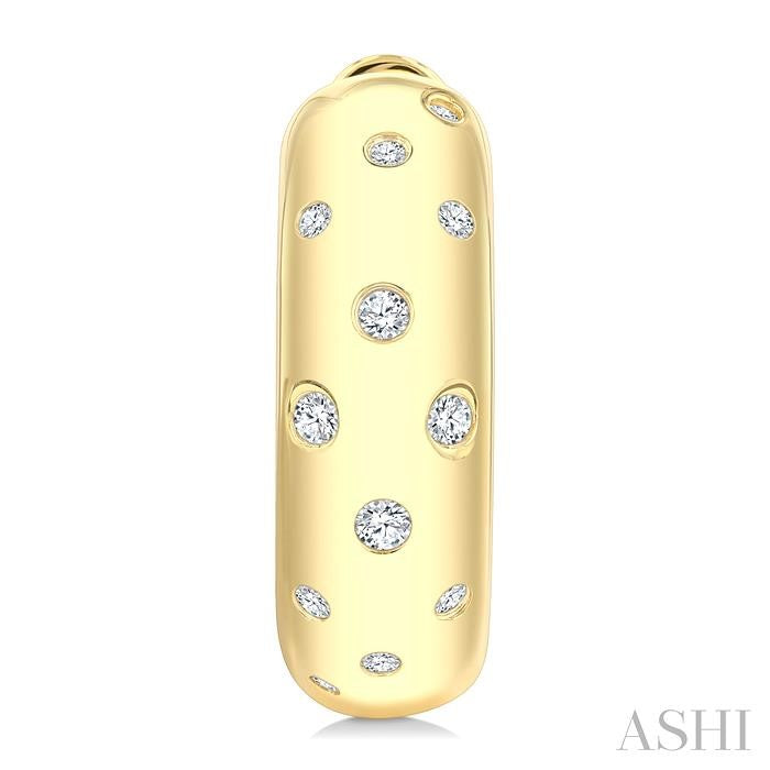 1/4 Ctw Mosaic Flush Set Round Cut Diamond Fashion Hoop Earrings in 10K Yellow Gold