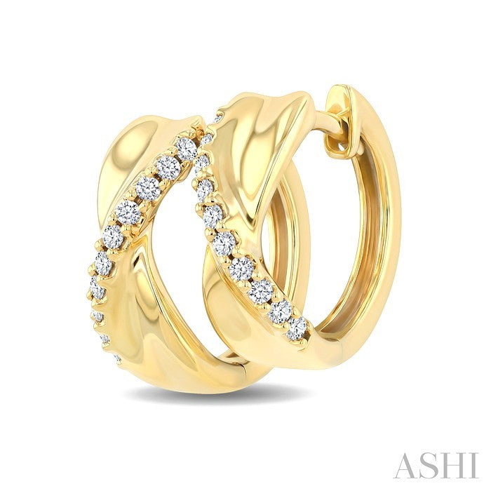 1/4 Ctw Round Cut Diamond Twisted Hoop Earrings in 10K Yellow Gold