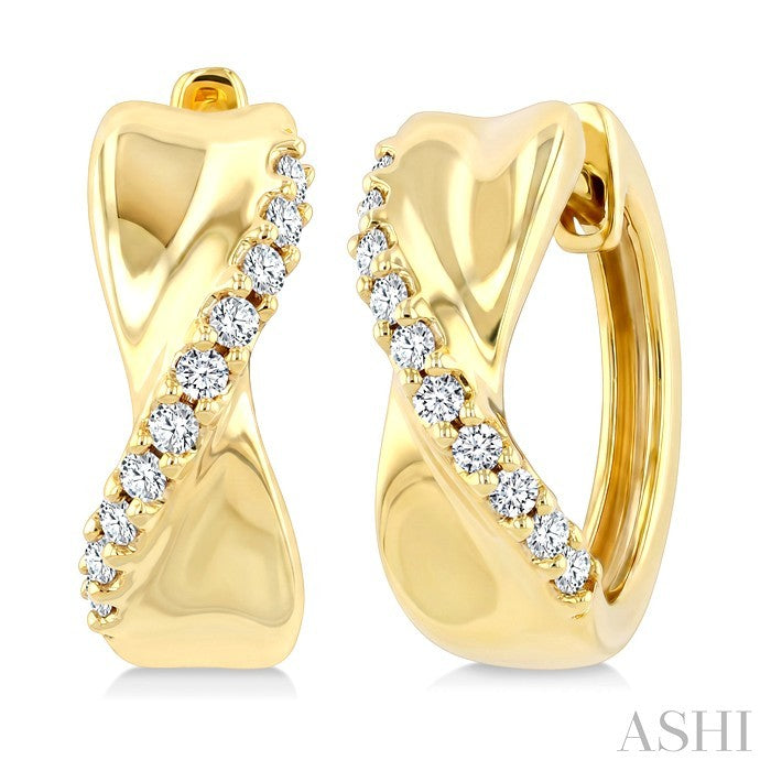 1/4 Ctw Round Cut Diamond Twisted Hoop Earrings in 10K Yellow Gold