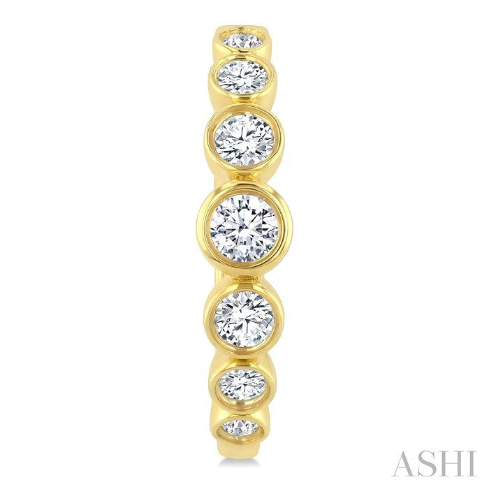 1 1/10 Ctw Graduated Bezel Set Round Cut Diamond Fashion Hoop Earrings in 14K Yellow Gold