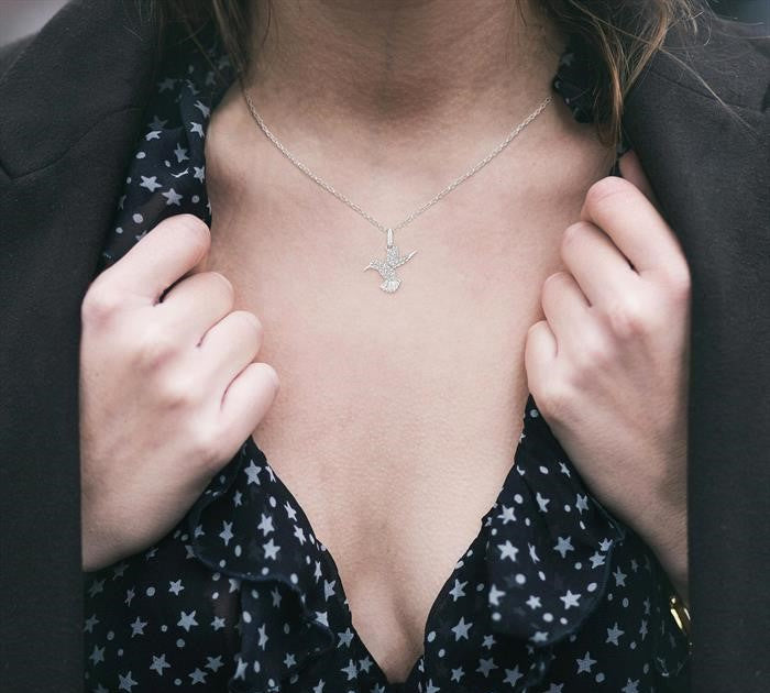 1/6 Ctw Petite Hummingbird Round Cut Diamond Fashion Pendant With Chain in 10K White Gold