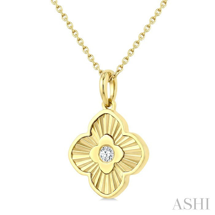 1/20 Ctw Round Cut Diamond Pirouette Fluted Texture Clover Fashion Pendant With Chain in 10K Yellow Gold