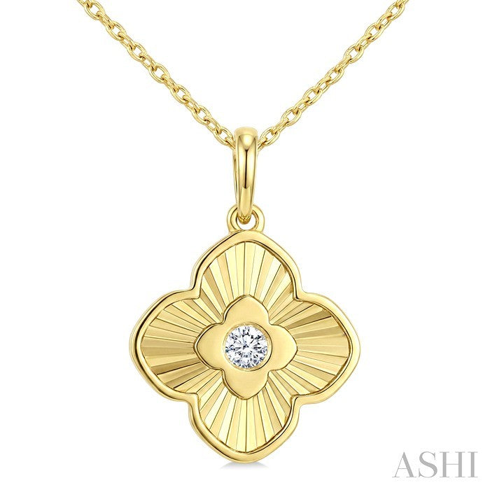 1/20 Ctw Round Cut Diamond Pirouette Fluted Texture Clover Fashion Pendant With Chain in 10K Yellow Gold