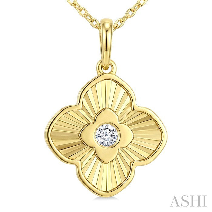 1/20 Ctw Round Cut Diamond Pirouette Fluted Texture Clover Fashion Pendant With Chain in 10K Yellow Gold