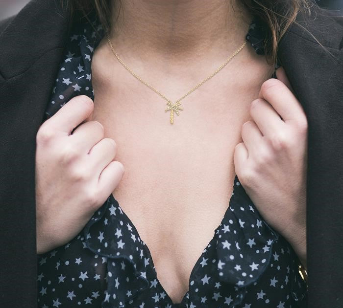 1/10 Ctw Palm Tree Round Cut Diamond Petite Fashion Pendant With Chain in 14K Yellow Gold
