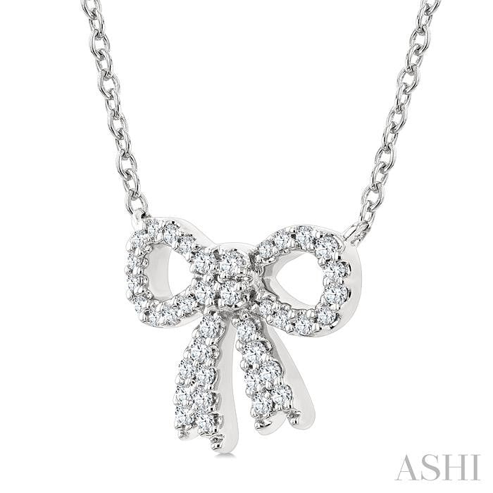 1/5 Ctw Bow Round Cut Diamond Petite Fashion Pendant With Chain in 10K White Gold