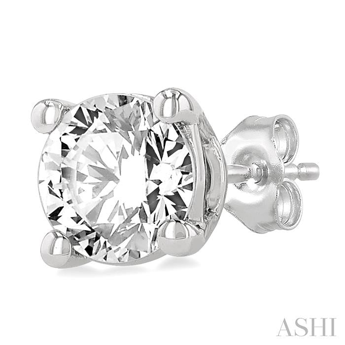 3/4 Ctw Round Cut Diamond Stud Earrings in 14K White Gold