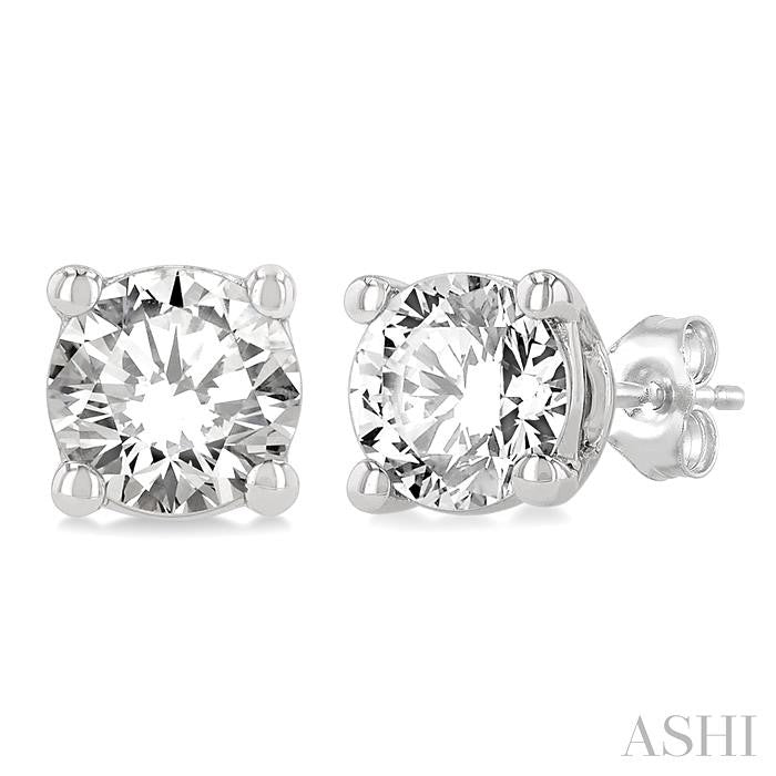3/4 Ctw Round Cut Diamond Stud Earrings in 14K White Gold