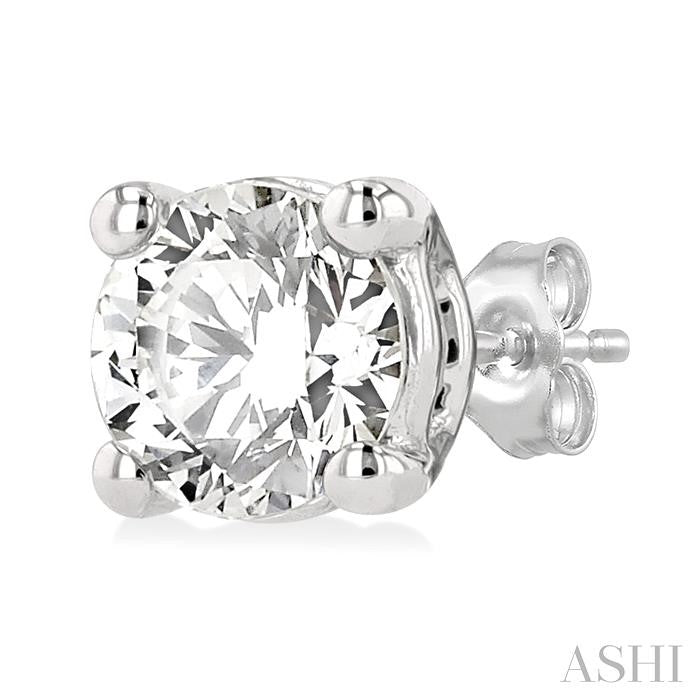 5/8 Ctw Round Cut Diamond Stud Earrings in 14K White Gold