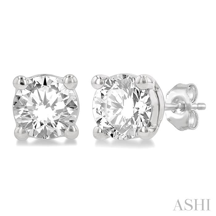 1/2 Ctw Round Cut Diamond Stud Earrings in 14K White Gold