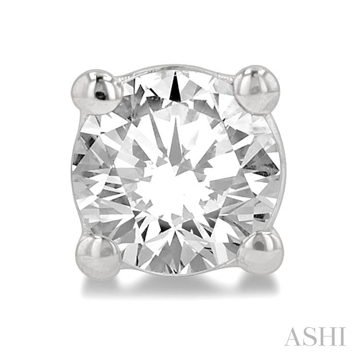 1/2 Ctw Round Cut Diamond Stud Earrings in 14K White Gold