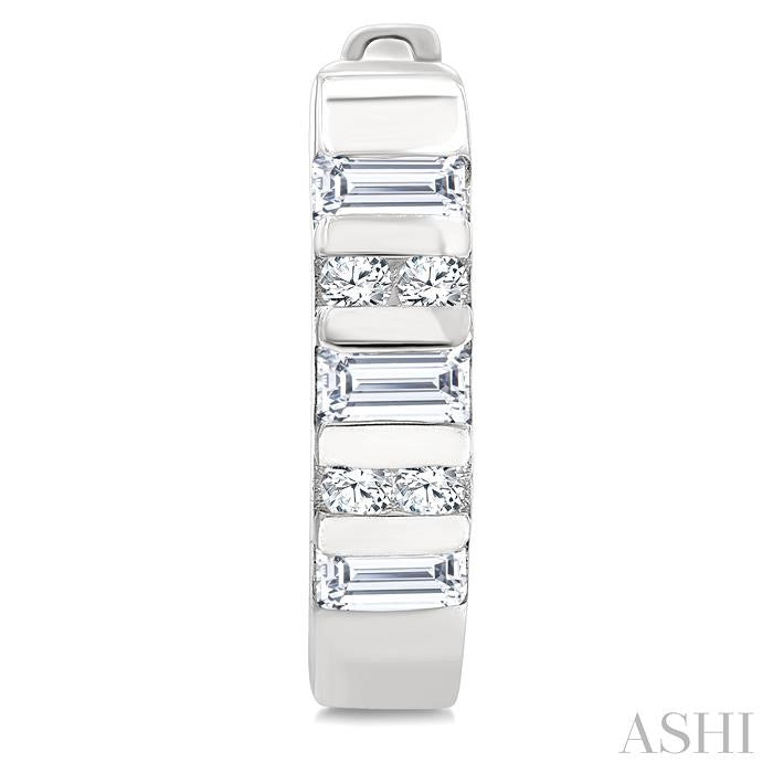 1/4 Ctw Ribbed Baguette and Round Cut Diamond Huggie Petite Earrings in 10K White Gold