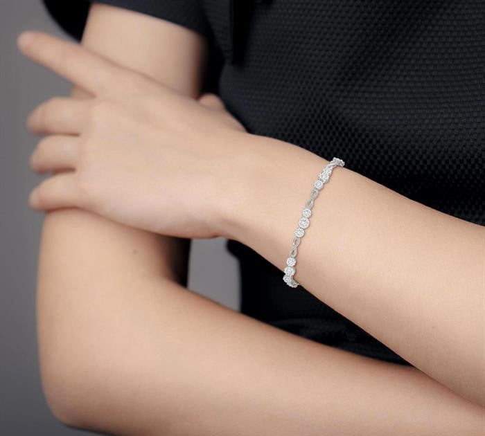 2 1/2 Ctw Tri-Mount Set & Milgrain Infinity Link Shine Bright Round Cut Diamond Bracelet in 14K White Gold