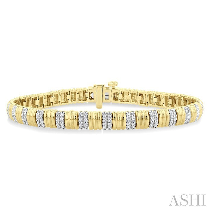 3/4 Ctw Ribbed Round Cut Diamond Pirouette Fashion Bracelet in 10K Yellow Gold