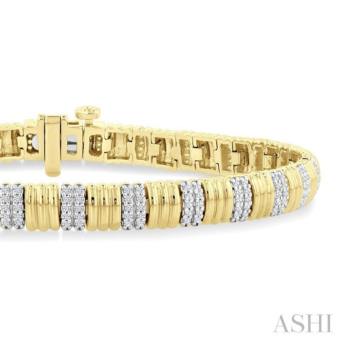 3/4 Ctw Ribbed Round Cut Diamond Pirouette Fashion Bracelet in 10K Yellow Gold