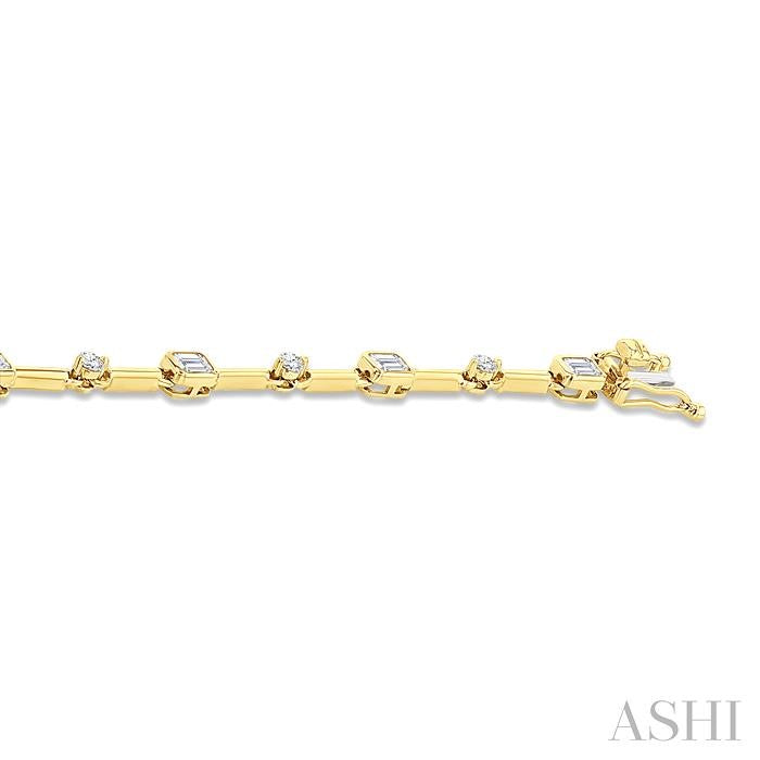 1 1/3 Ctw Bezel Set Emerald and Round Cut Diamond Bar Link Bracelet in 14K Yellow Gold