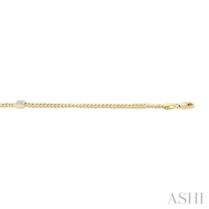 1/4 Ctw Emerald Cut Diamond Curb Link Bracelet in 14K Yellow Gold