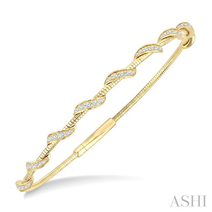 5/8 Ctw Twisted Round Cut Diamond Flex Bangle in 14K Yellow Gold