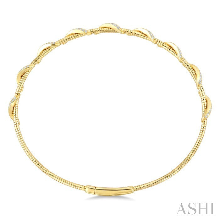 5/8 Ctw Twisted Round Cut Diamond Flex Bangle in 14K Yellow Gold
