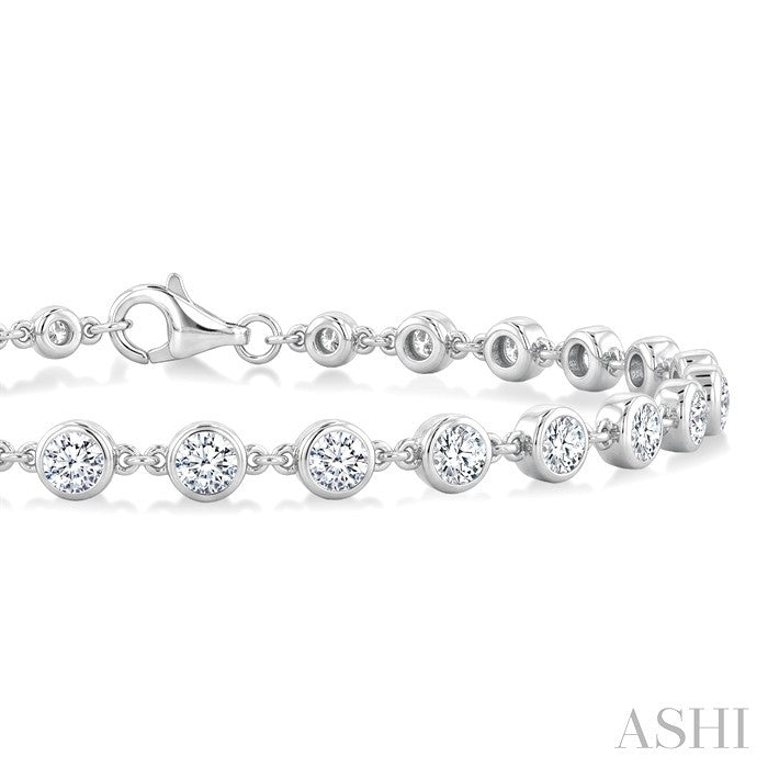 2 Ctw Bezel Set Round Cut Diamond Station Bracelet in Platinum