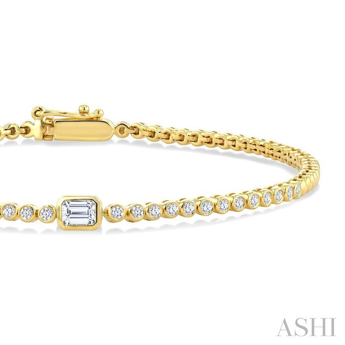 1/2 Ctw Bezel Set Octagon Cut Diamond Luna Bezel Fashion Bracelet in 14K Yellow Gold