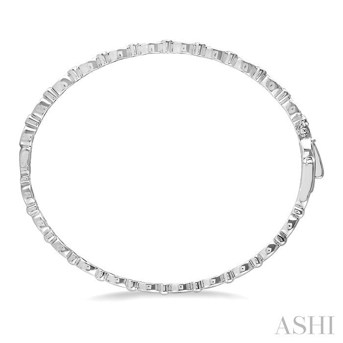 1/4 Ctw Marquise Mount Round Cut Diamond Stackable Bangle in 14K White Gold
