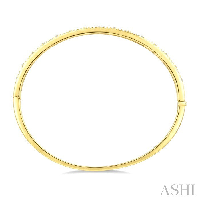 1/3 Ctw Round Cut Diamond Pirouette Bangle in 10K Yellow Gold