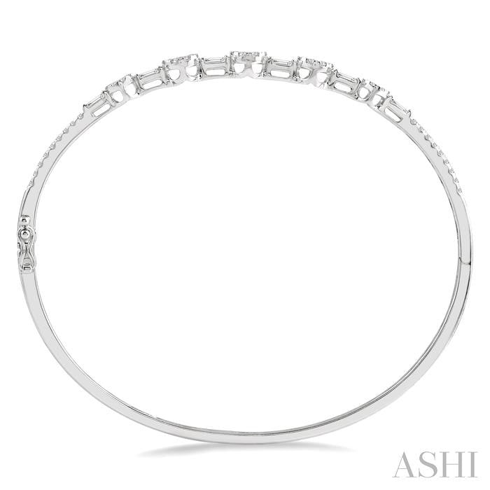 1 1/10 Ctw Shine Bright Circular Mounts Baguette & Round Cut Diamond Bangle in 14K White Gold