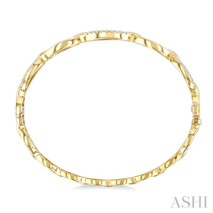 1/2 Ctw Round Cut Diamond Open Window Oval Link Bangle in 14K Yellow Gold